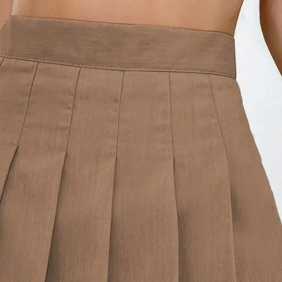 pleated mini skirt fall winter chic trending preppy brown