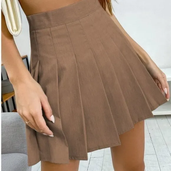 pleated mini skirt fall winter chic trending preppy brown