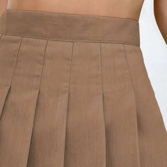 pleated mini skirt fall winter chic trending preppy brown