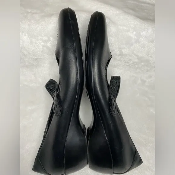 Rockport black leather pump Size 9.