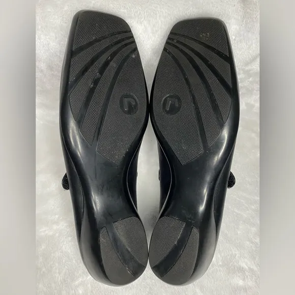 Rockport black leather pump Size 9.