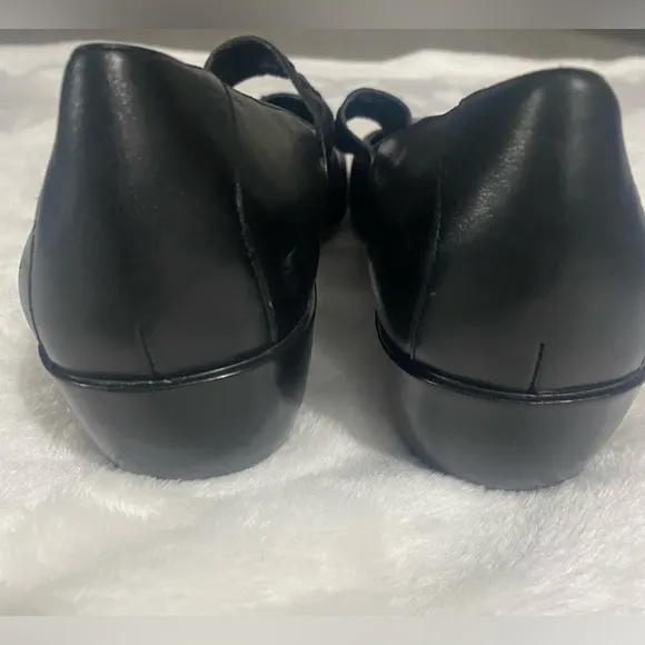 Rockport black leather pump Size 9.