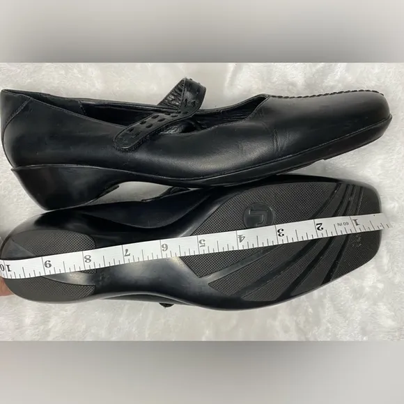 Rockport black leather pump Size 9.