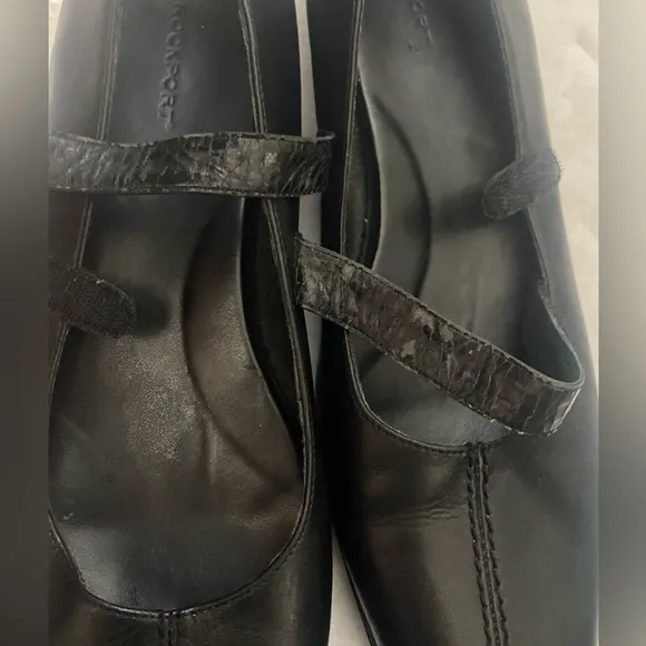 Rockport black leather pump Size 9.