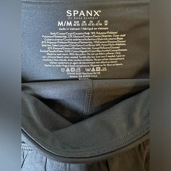 SPANX GET MOVING SHORTS Women's Black Athletic Built In Compression Medium‎