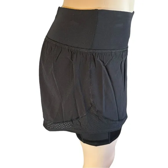SPANX GET MOVING SHORTS Women's Black Athletic Built In Compression Medium‎