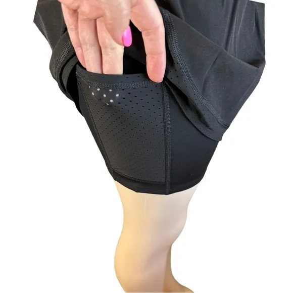 SPANX GET MOVING SHORTS Women's Black Athletic Built In Compression Medium‎