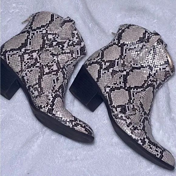 Style &amp; Company MyKenna Western Ankle Bootie. Size 9