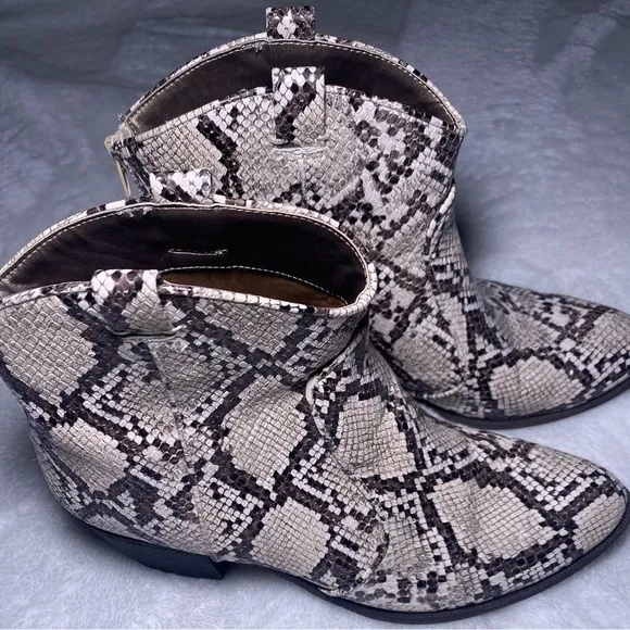 Style &amp; Company MyKenna Western Ankle Bootie. Size 9