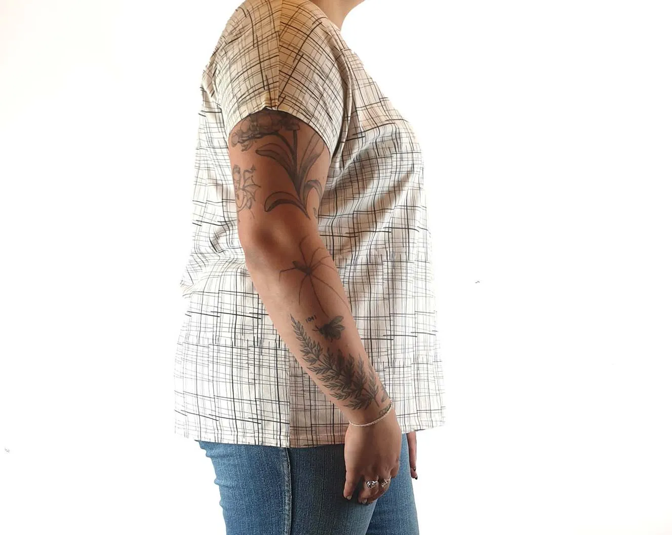 The Art of Textiles x Uniqlo white tee shirt with black line print size XL (best fits 16)
