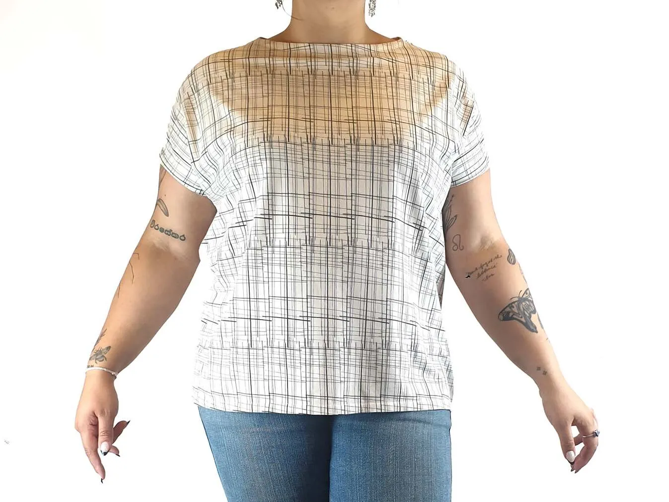 The Art of Textiles x Uniqlo white tee shirt with black line print size XL (best fits 16)