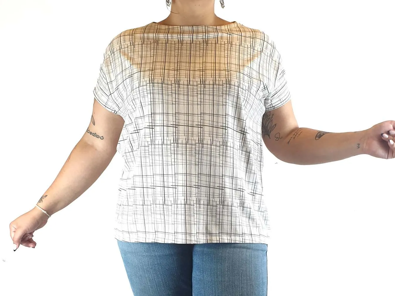 The Art of Textiles x Uniqlo white tee shirt with black line print size XL (best fits 16)