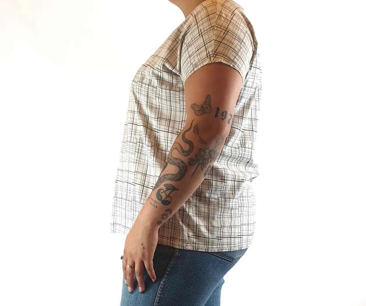The Art of Textiles x Uniqlo white tee shirt with black line print size XL (best fits 16)