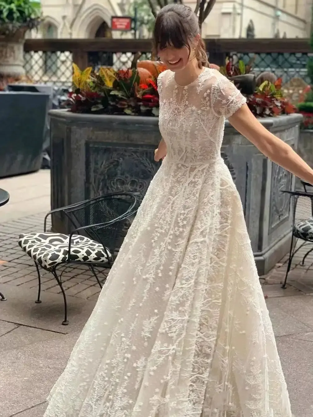 Wedding Dresses O-Neck Short Sleeves Bridal Gowns Lace Appliques