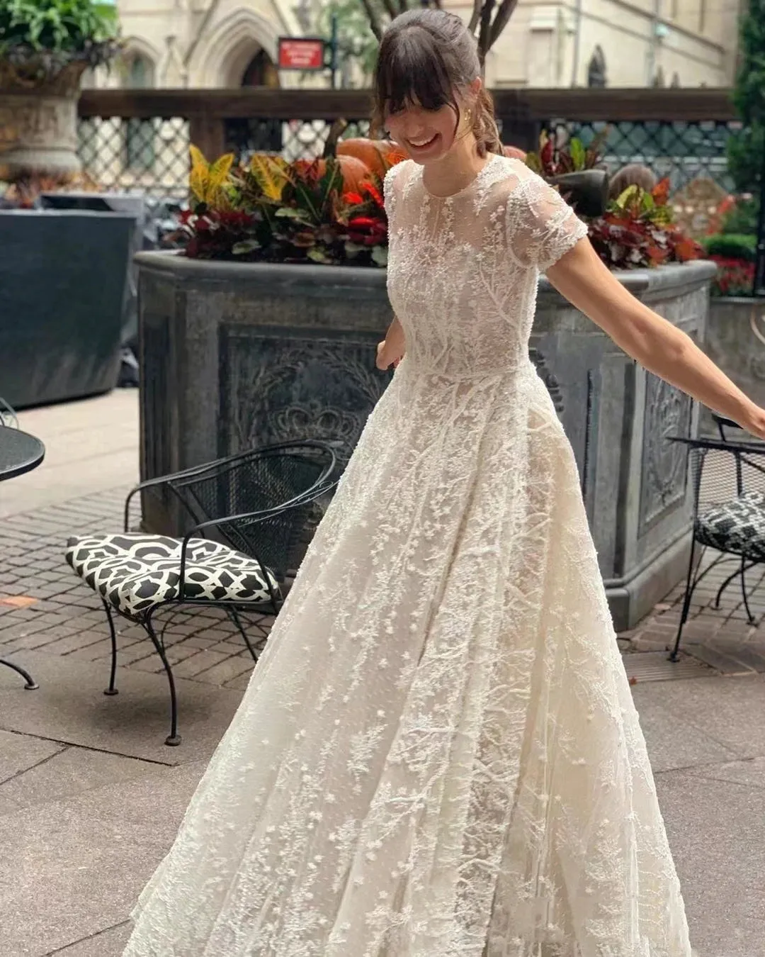Wedding Dresses O-Neck Short Sleeves Bridal Gowns Lace Appliques