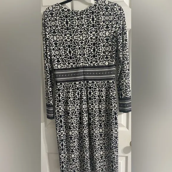 White House Black Market Dress Size 6 Preloved gently worn