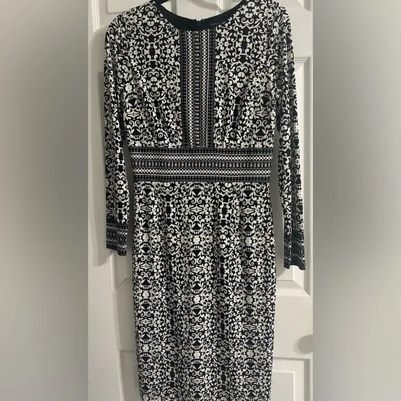 White House Black Market Dress Size 6 Preloved gently worn